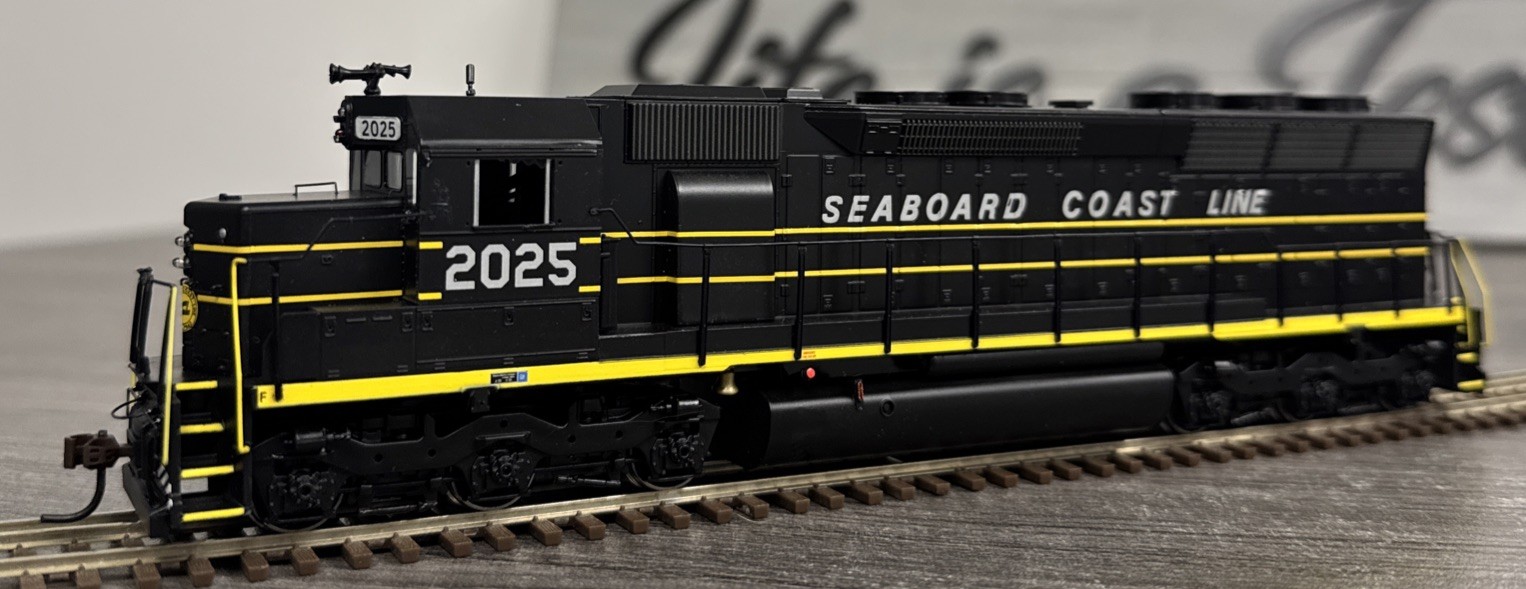 Athearn HO #95447 Seaboard Coast Line SD45 Diesel Loco #2025 – DCC Ready & LNIB!
