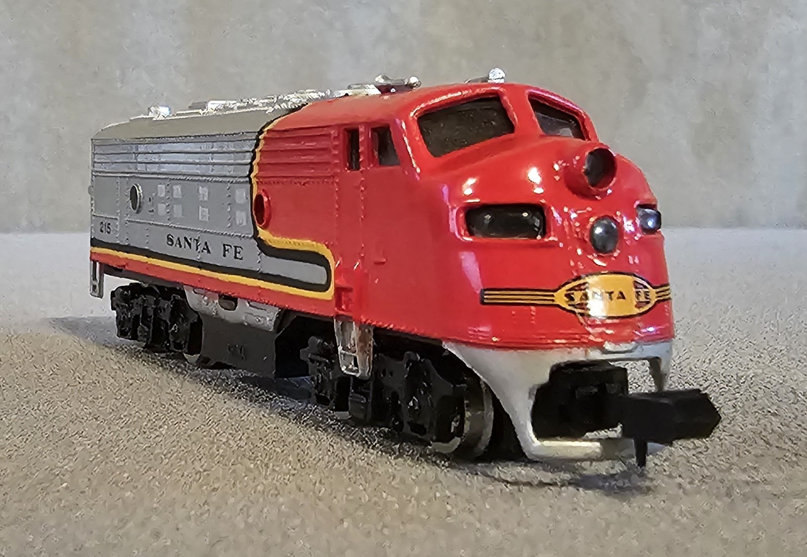 Bachamnn N Scale Santa Fe Lighted F9 Diesel Locomotive 61550 215