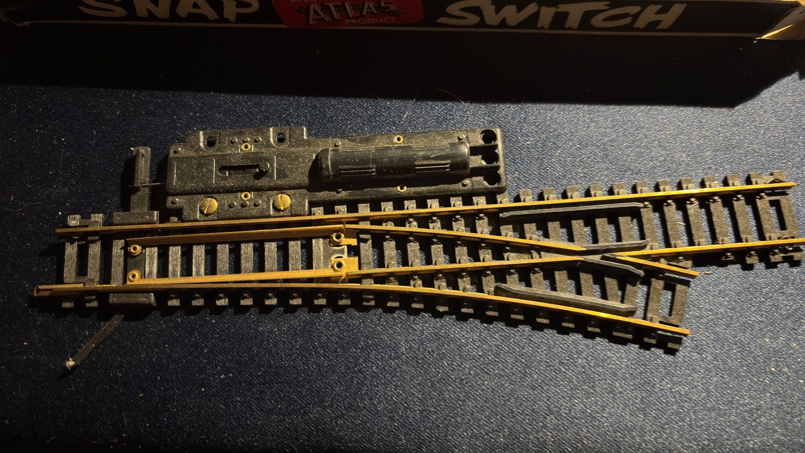 ATLAS HO Snap-Switch Manual Right #61 Point Motor Turnout Locomotives