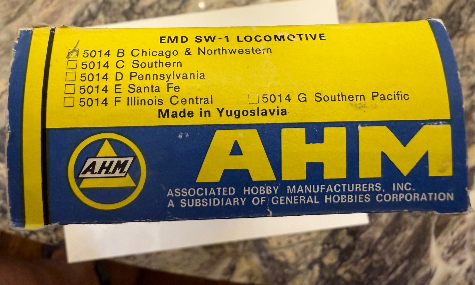 AHM Ho Scale EMD SW-1 CNW 5014B Green And Yellow Diesel Switcher