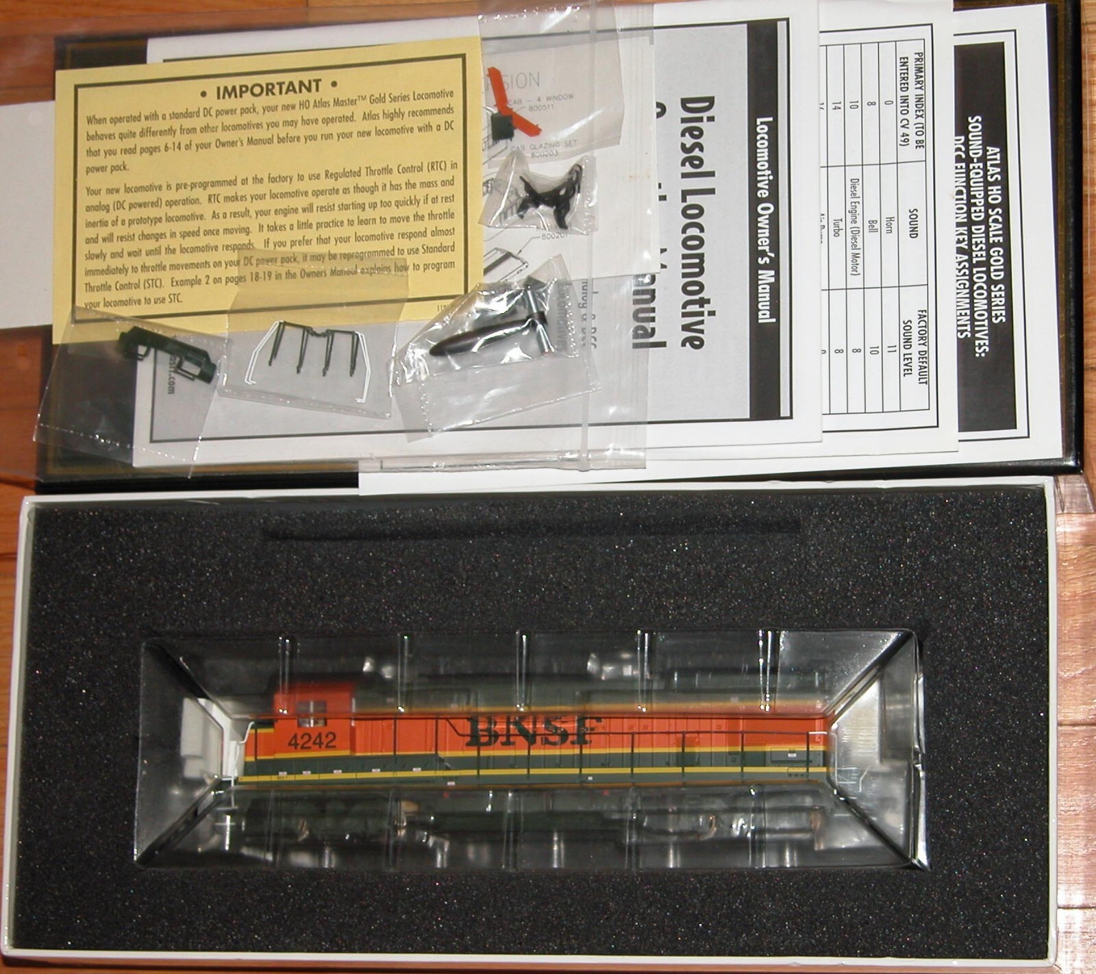 HO ATLAS 8146 MASTER GOLD GE B23-7 BNSF # 4242 DC DCC SOUND QUANTUM QSI