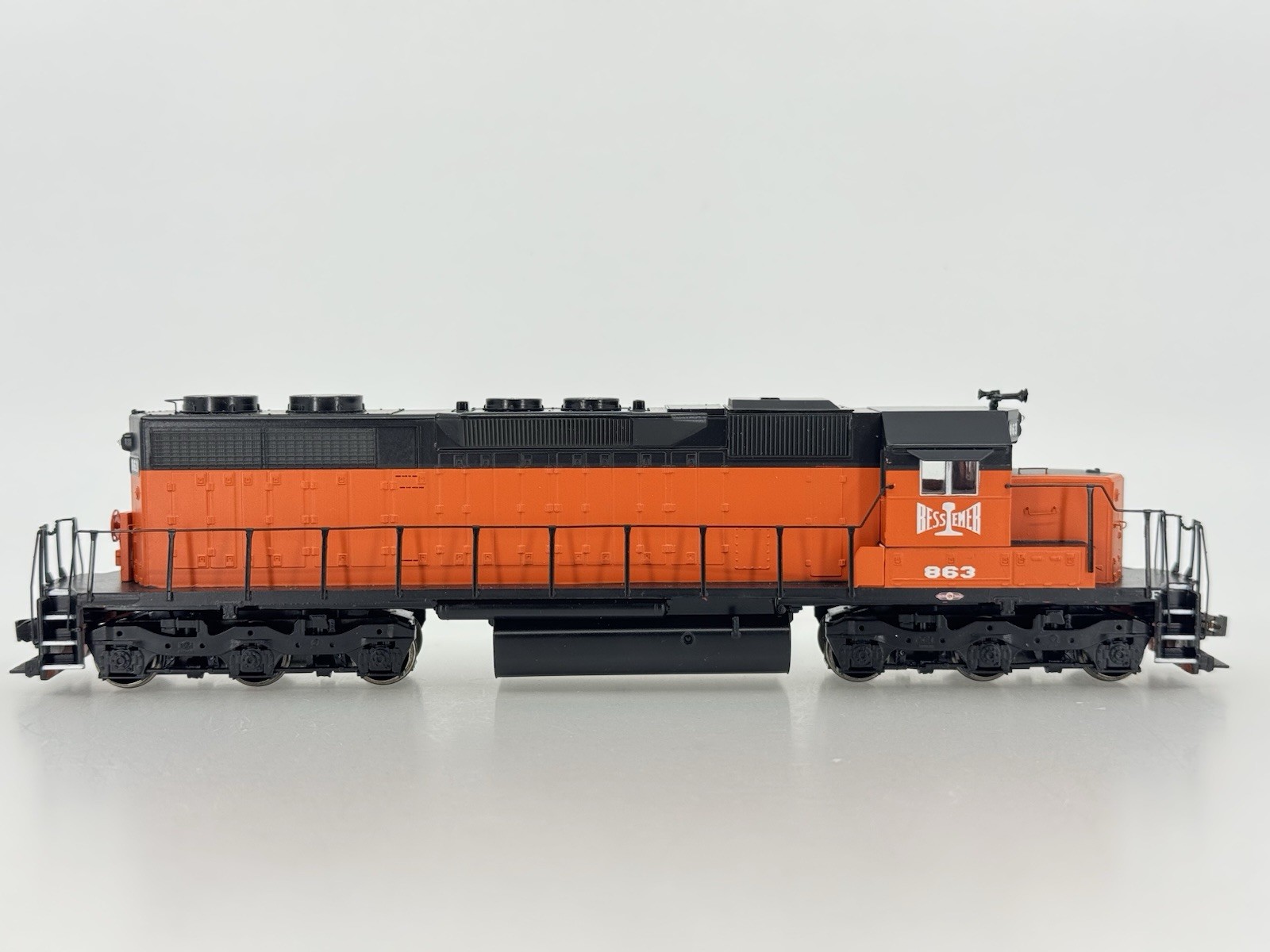 HO Athearn 93503 Bessemer & Lake Erie SD38 Diesel Locomotive B&LE #863 DCC ONLY