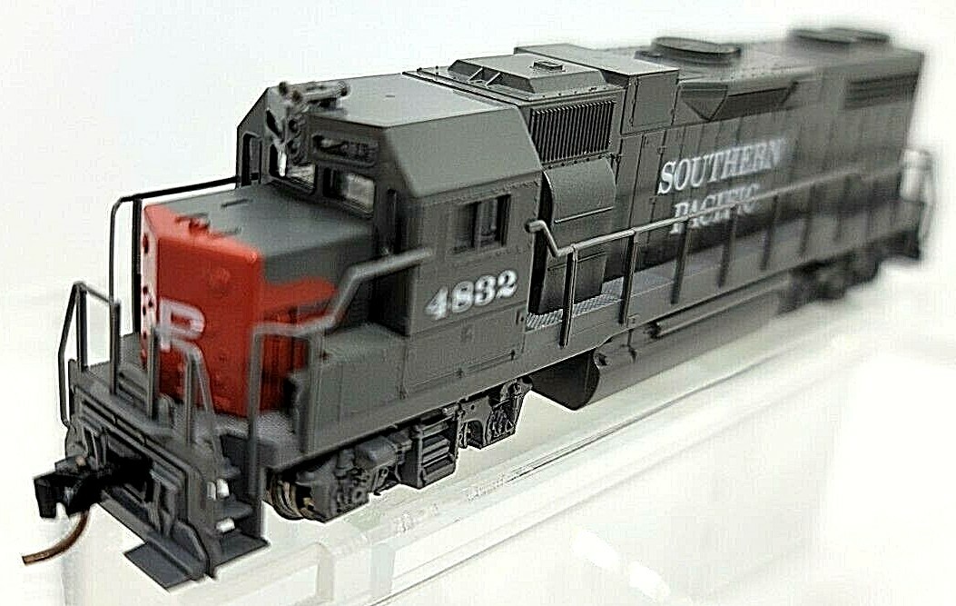 N Kato 176-019 EMD GP38/GP38-2 Southern Pacific Loco #4832 (Tested knuc cplrs)