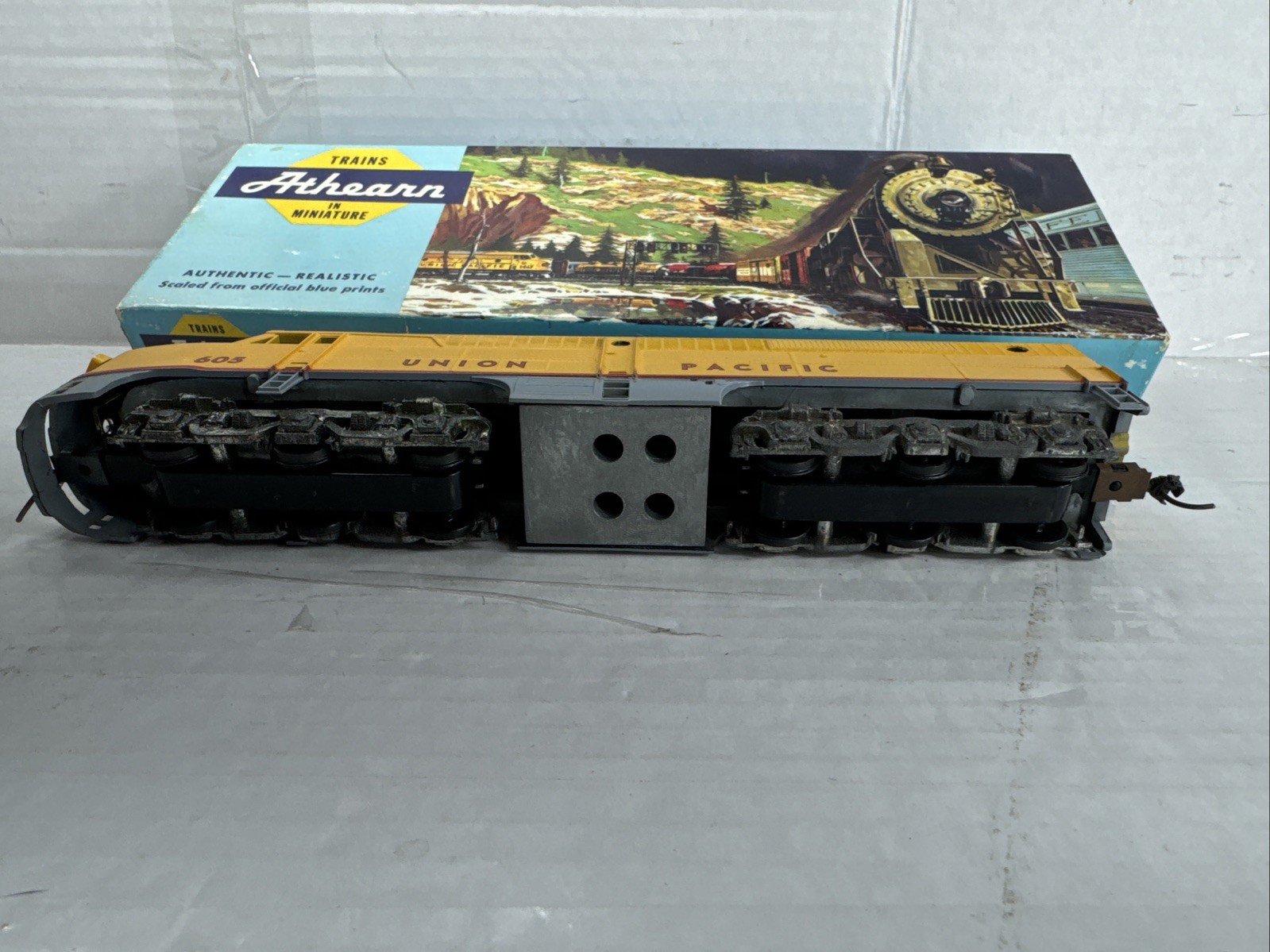 Athearn PA-1 DUMMY Union Pacific #605 Diesel Locomotive Engine For Train Set