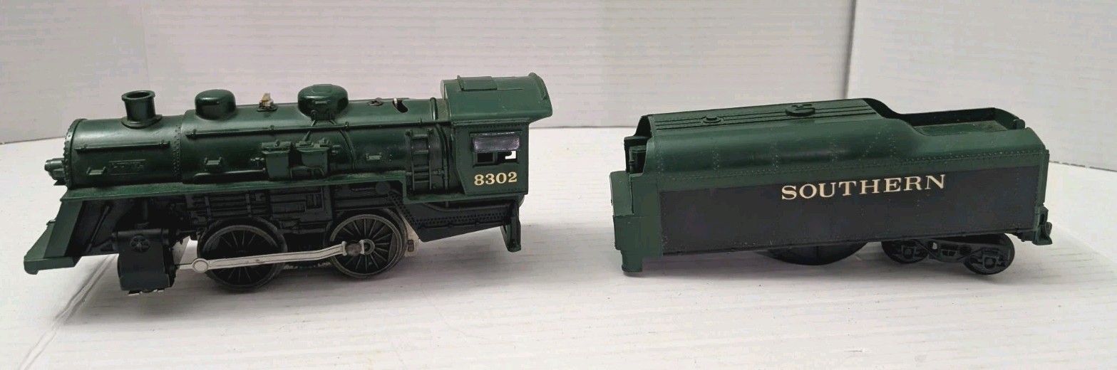 READ Lionel 8302 Vintage Southern Express Locomotive Train Set of 2 O Gauge