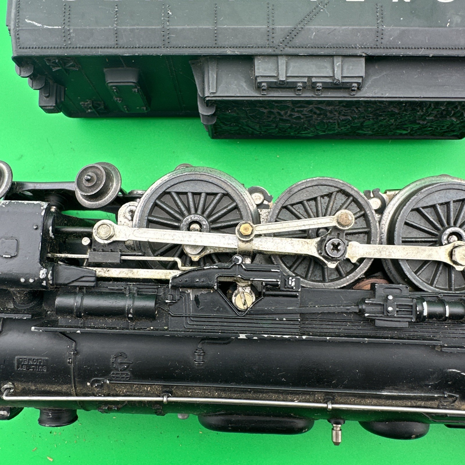Lionel 2055 O Gauge Model Railroad 4-6-4 Steam Locomotive w/6026W Lines Tender