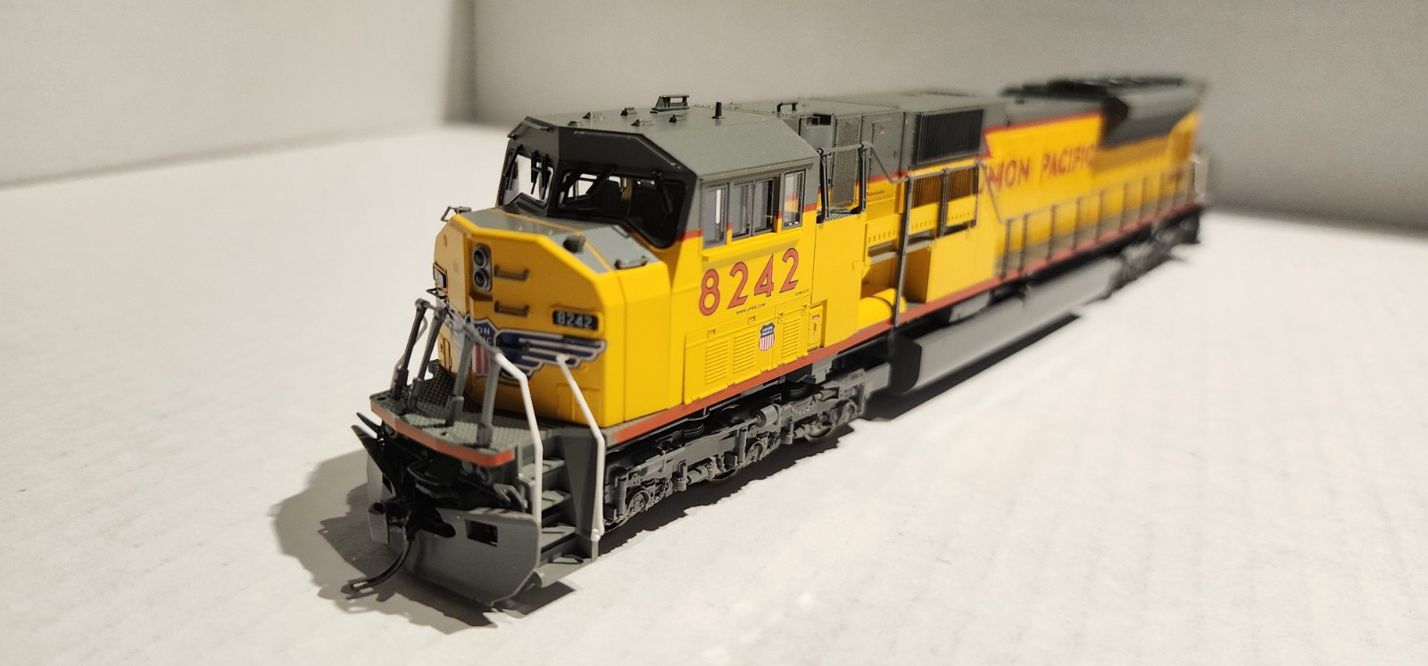 Kato HO Scale 37-6362 SD90/43MAC locomotive Union Pacific #8242 DCC