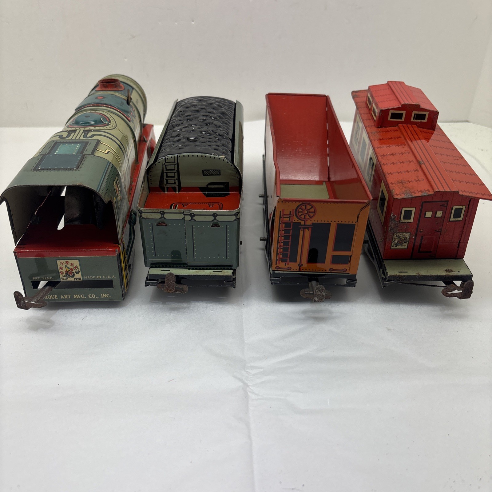 Unique Art/Lines #742 Clockwork Locomotive Set