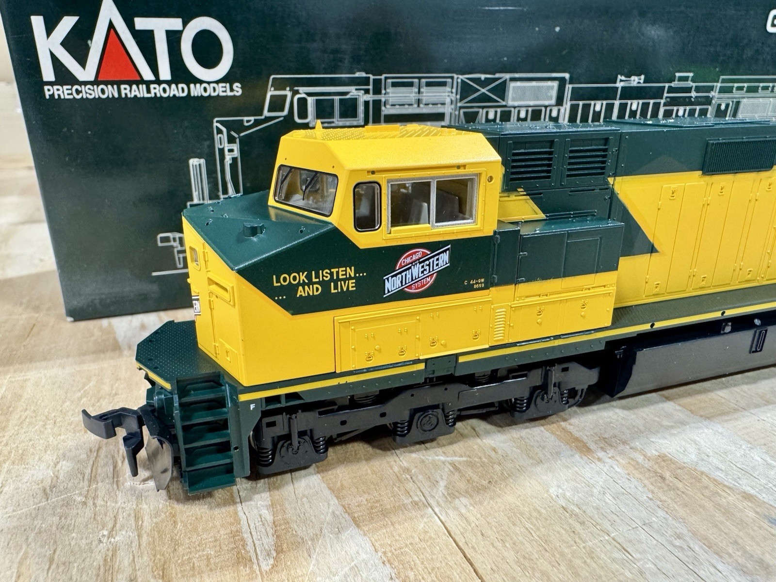 KATO 37-1310 HO GE C44-9W Dash 9 CNW Operation Life Saver #8659 New DCC Ready