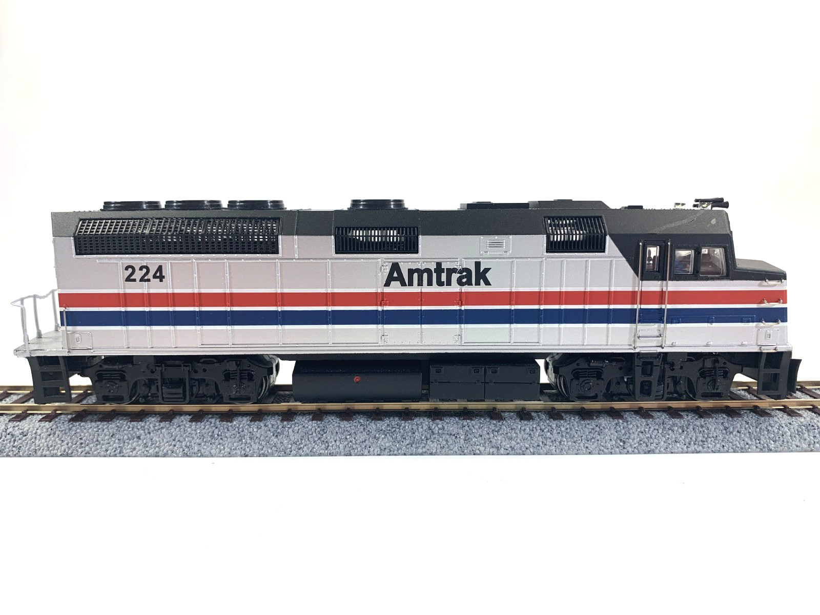 Bachmann Spectrum HO 87004 F40 PH Amtrak Phase 2 Diesel #224, DC only