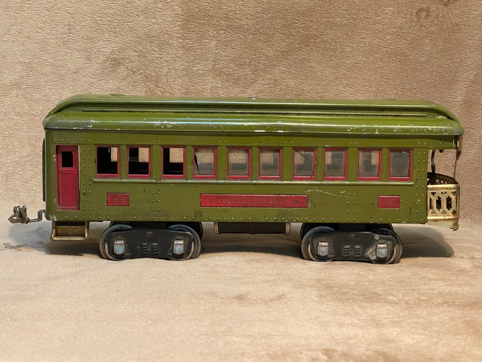 Lionel prewar Standard Gauge electric loco #8, cars 337 and 338. Needs help.