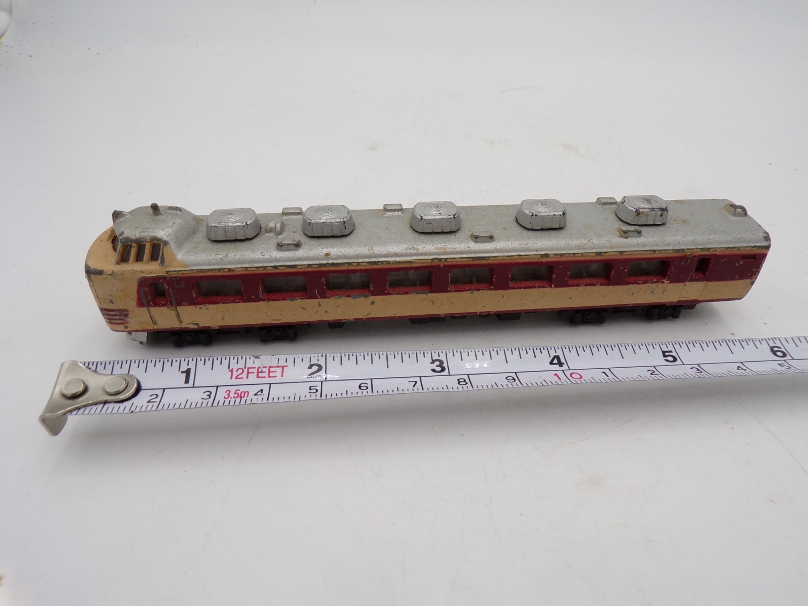 80’s Nishiki Japan Diecast 1/140 scale Passenger Train Red and Creme AS IS