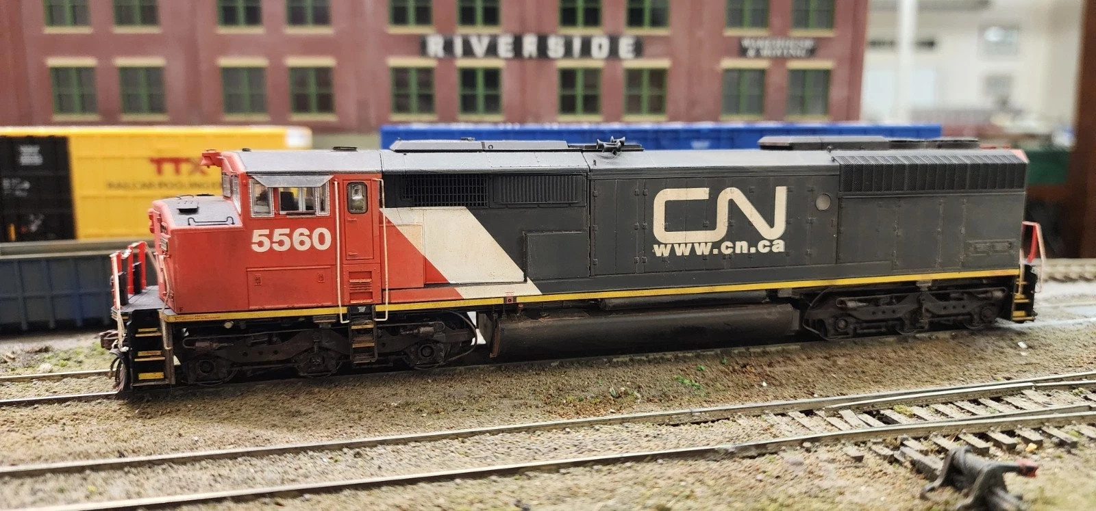 HO Scale Aurora Miniatures SD60FCN #5560 DCC And Sound