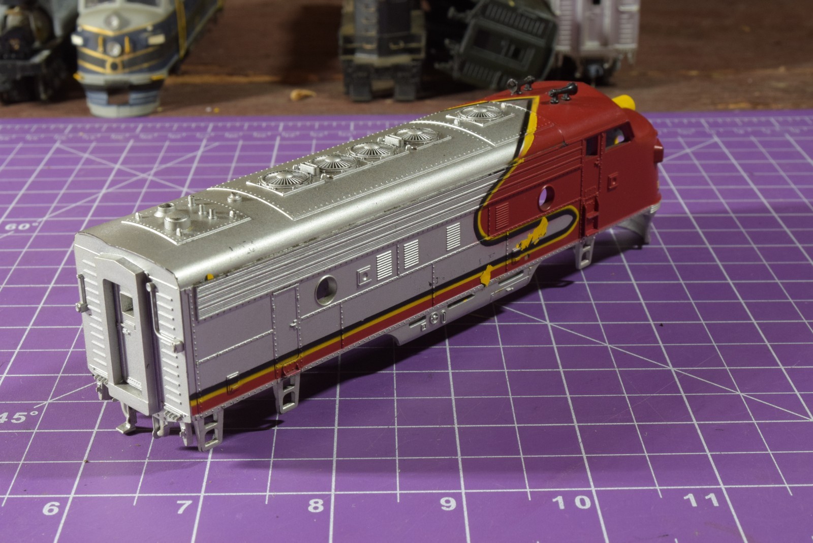 HO Shell F7A Santa Fe Red Warbonnet, cab number? horns and ladders SHL