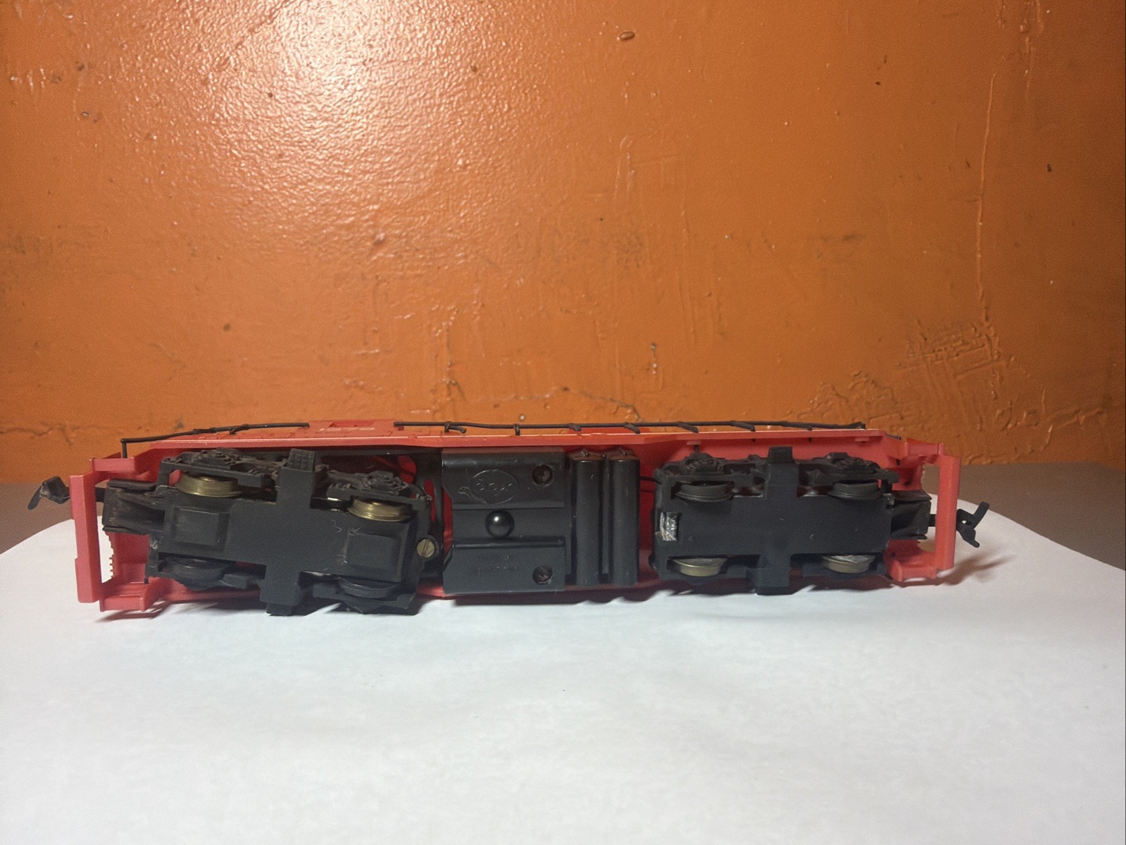 Cox HO Scale Rock Island GP9 Diesel Locomotive 1279 Red Yellow (Working)