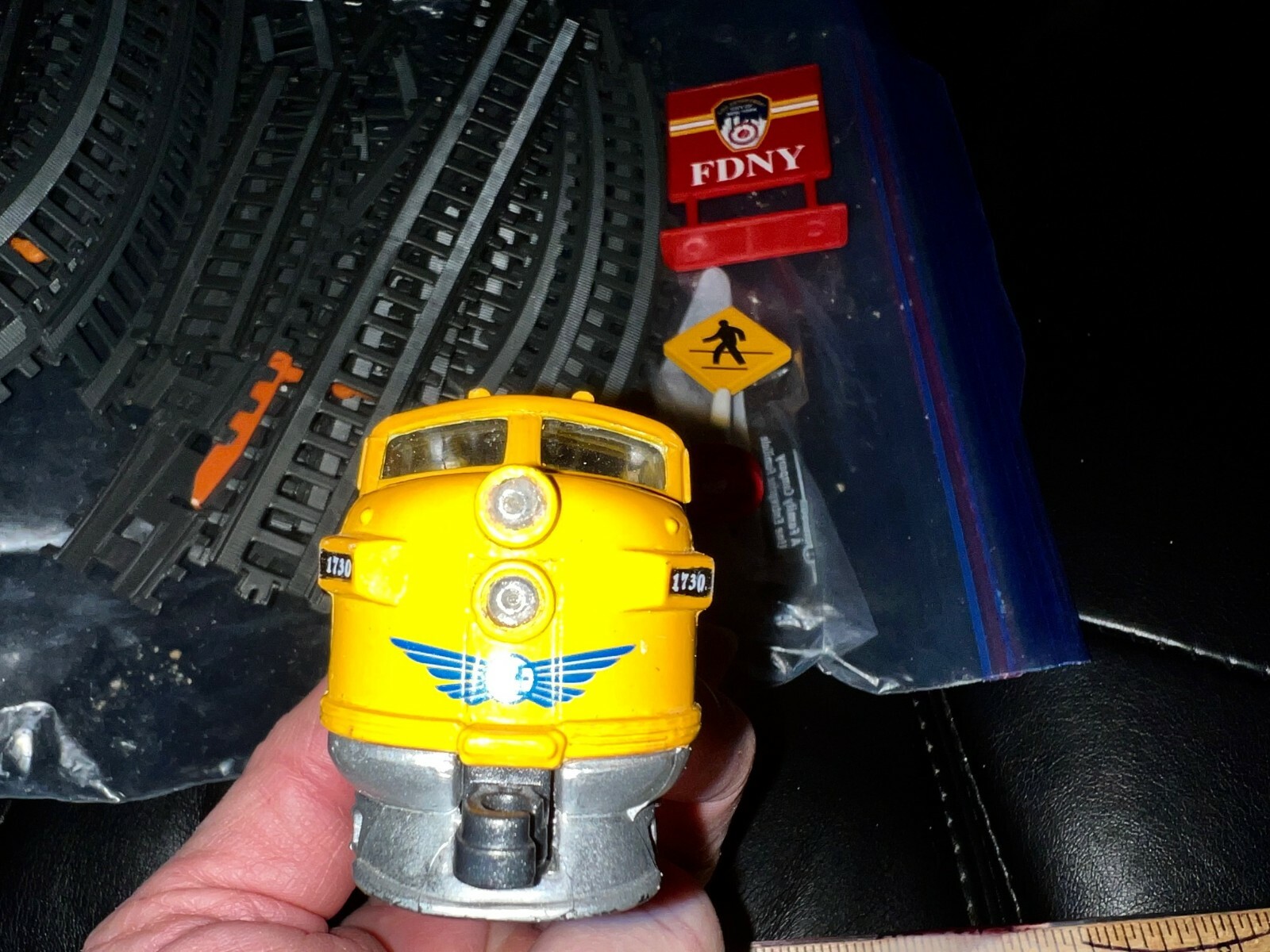 PACIFIC EXPRESS 1730 Pull Back TRAIN Locomotive Engine Toysmith & TRAXS & SIGNS