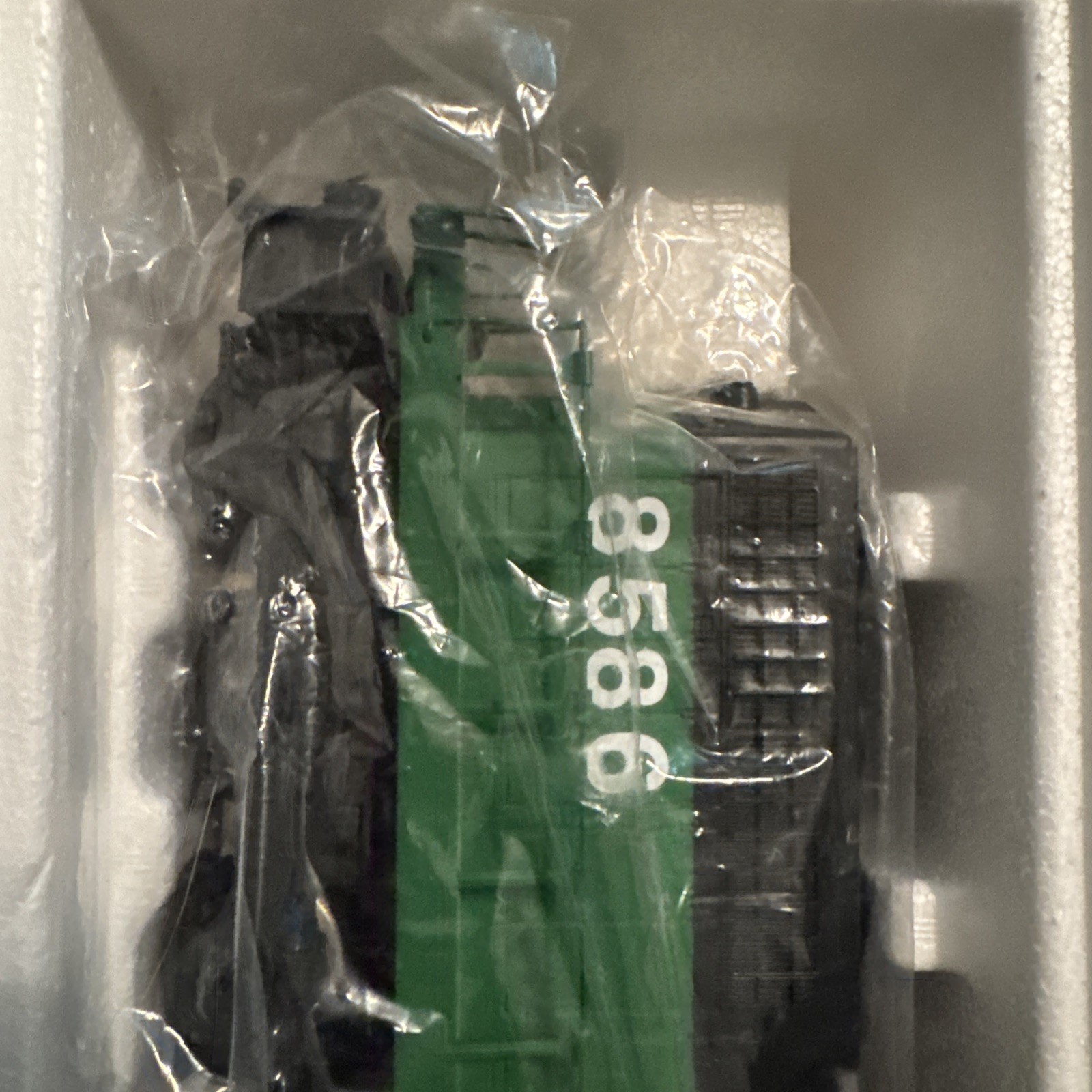Lionel 6-18208 O Gauge Burlington Northern SD-40 Dummy Diesel Locomotive #8586