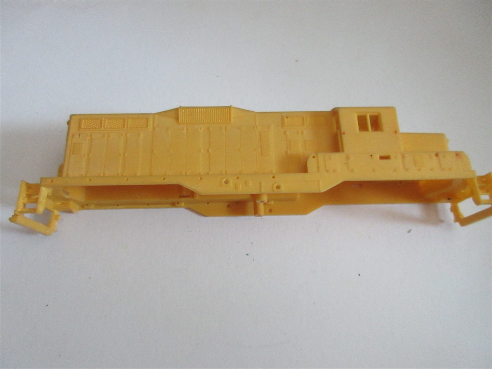 Shell ONLY HO Scale Trains YELLOW LOCOMOTIVE