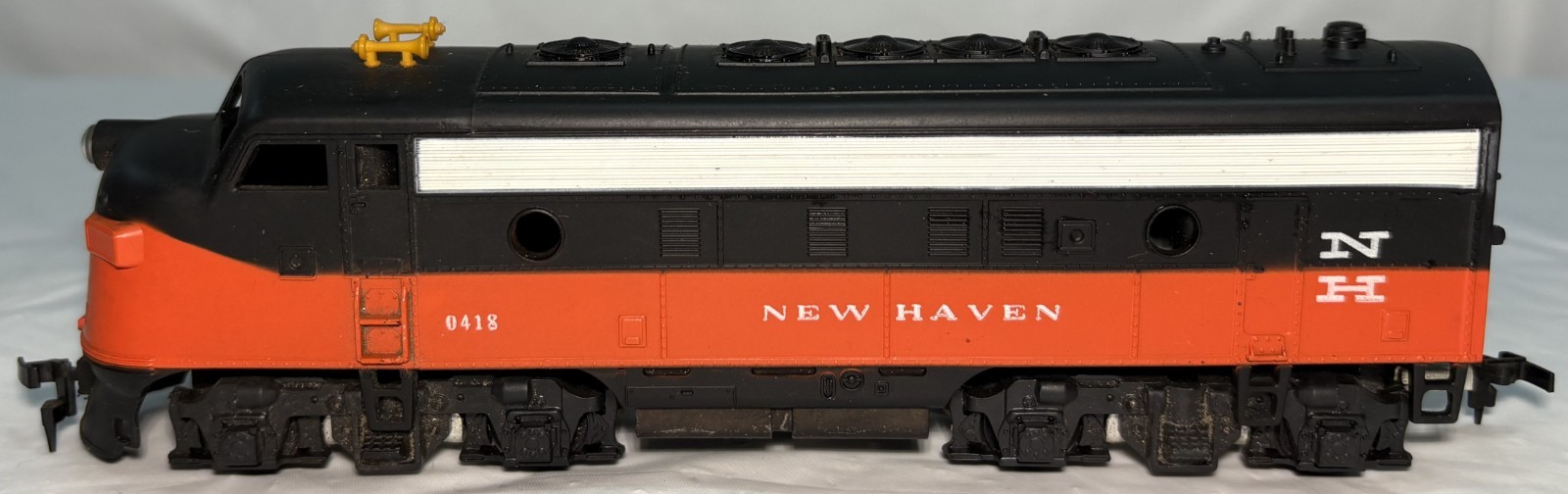 Tyco T225G New Haven F9 Non-Powered Diesel Locomotive HO EX