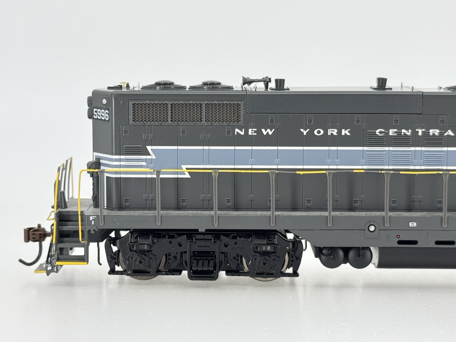 HO Athearn Genesis G62428 New York Central GP9 Diesel Locomotive NYC #5996