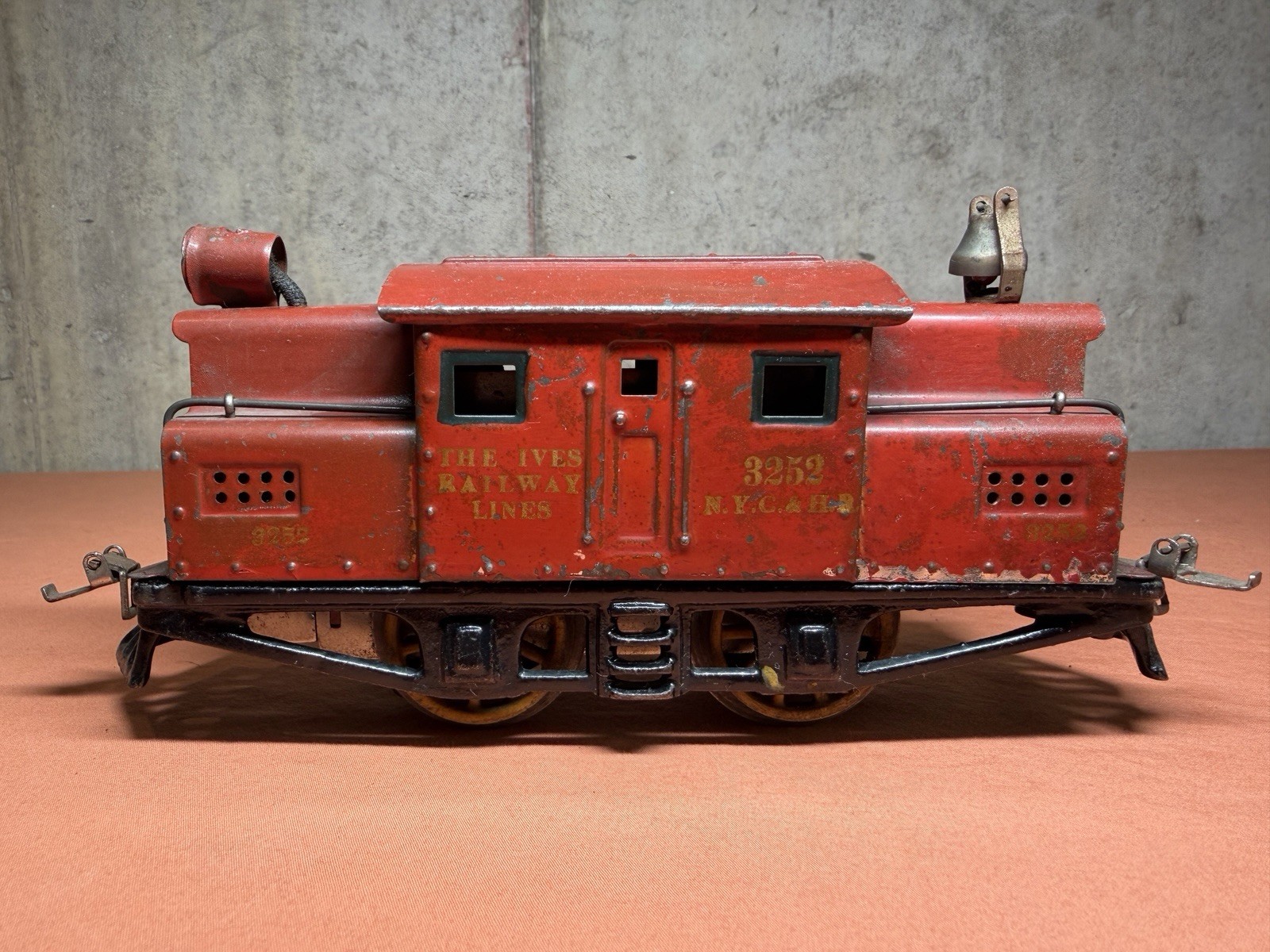 Ives 3252 O Gauge AC Analog 3-Rail Electric Loco NYC&HR 0-4-0 Red w/ Light