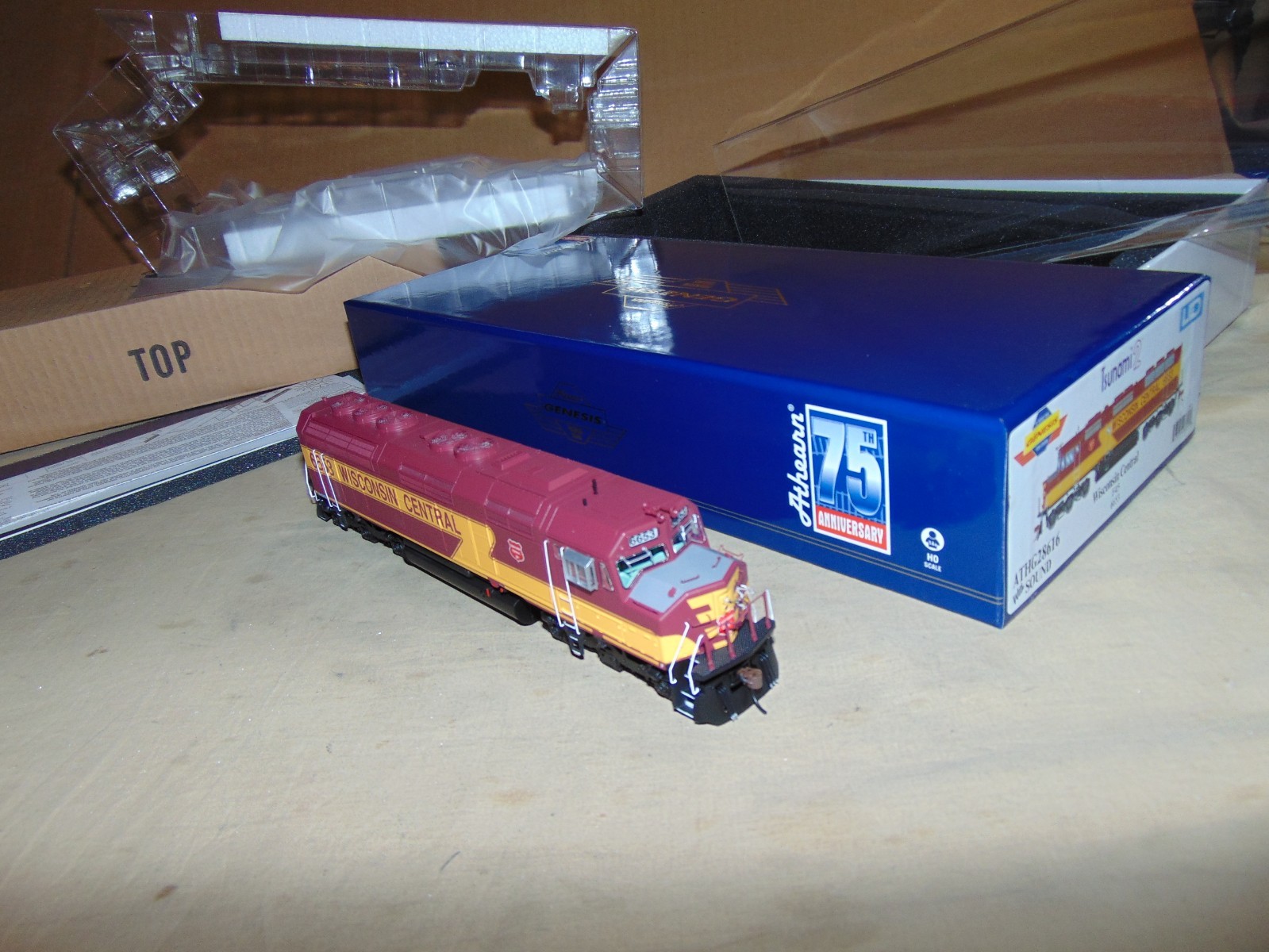ATHEARN GENESIS HO 28616 WISCONSIN CENTRAL F45 DCC & SOUND -BRAND NEW