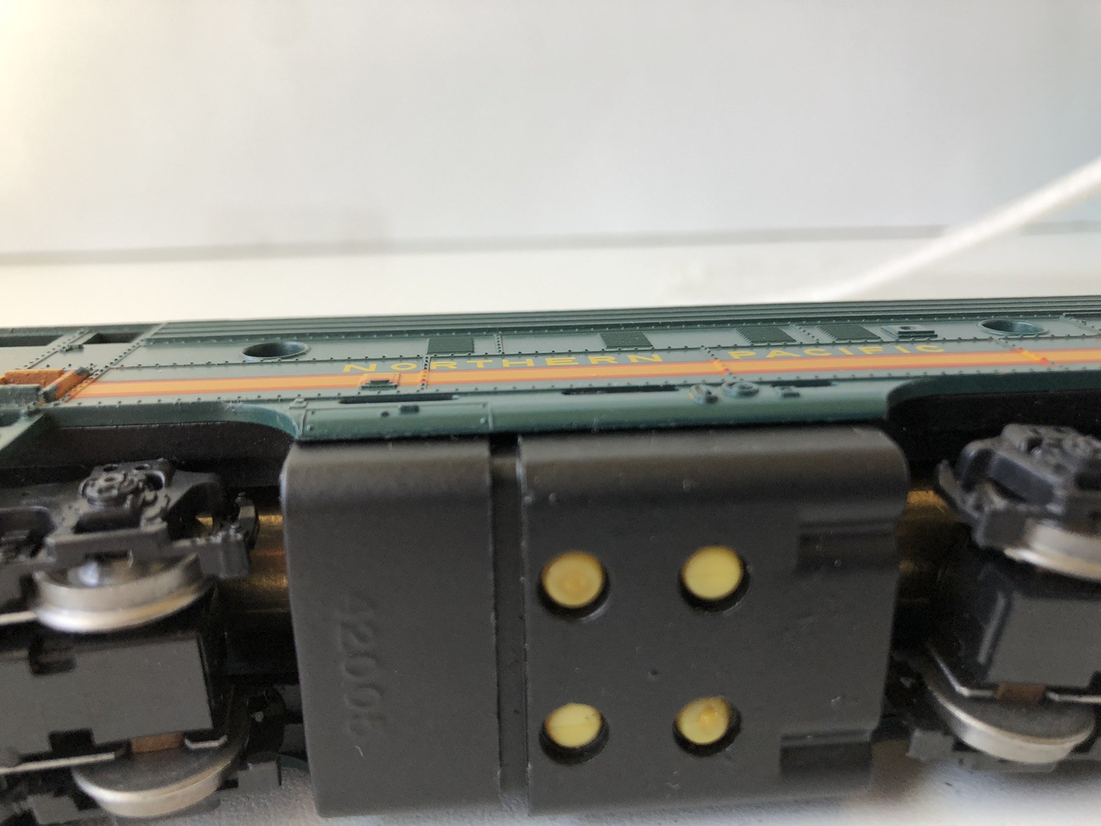 Athearn EMD F-9 Northern Pacific 601 A & Blank Southern Pacific 6441