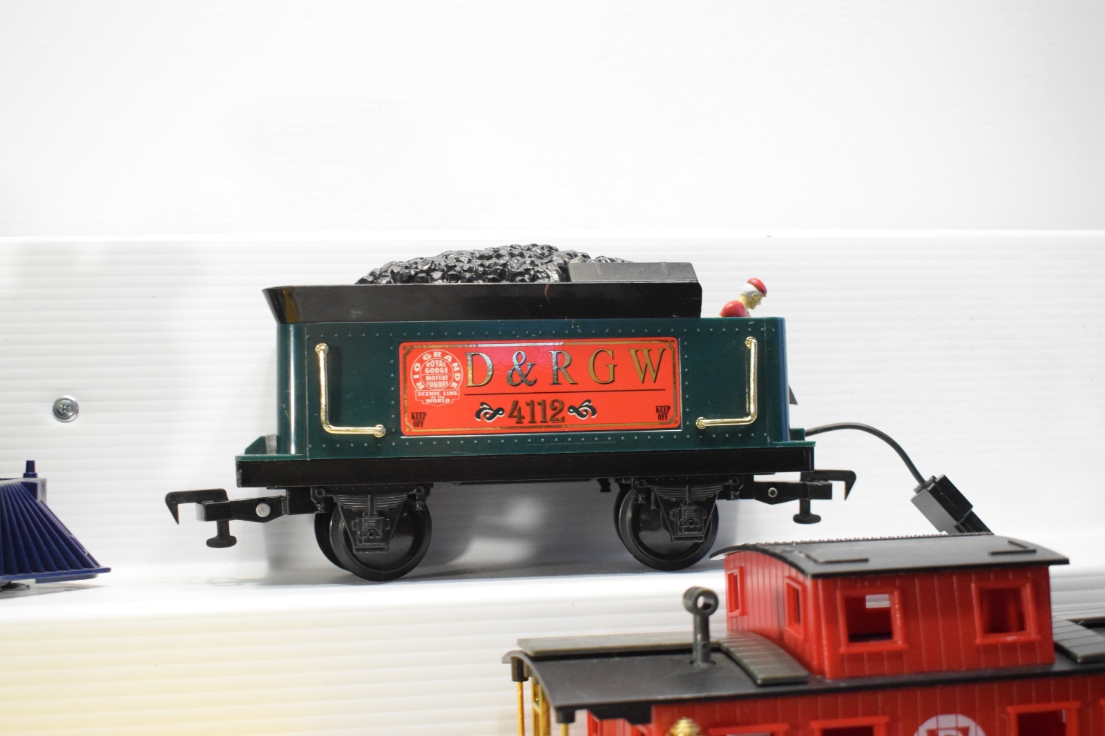 GARDEN RAILROAD TRAIN ENGINE BOXCAR CABOOSE G GAUGE 1:22.5 SCALE 5PC INCOMPLETE