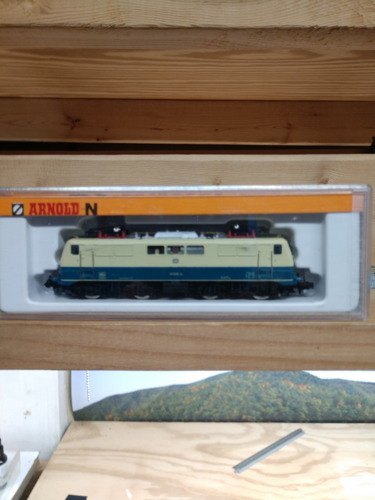Arnold N scale European 4 axle electric loco – Item #2325 NEW