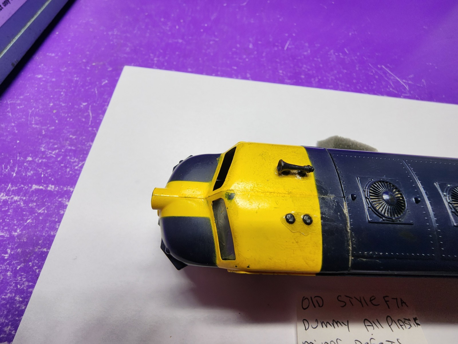 AS IS DUMMY HO SCALE SANTA-FE ATHEARN F7A LOCOMOTIVE OLD STYLE ALL PLASTIC LOT