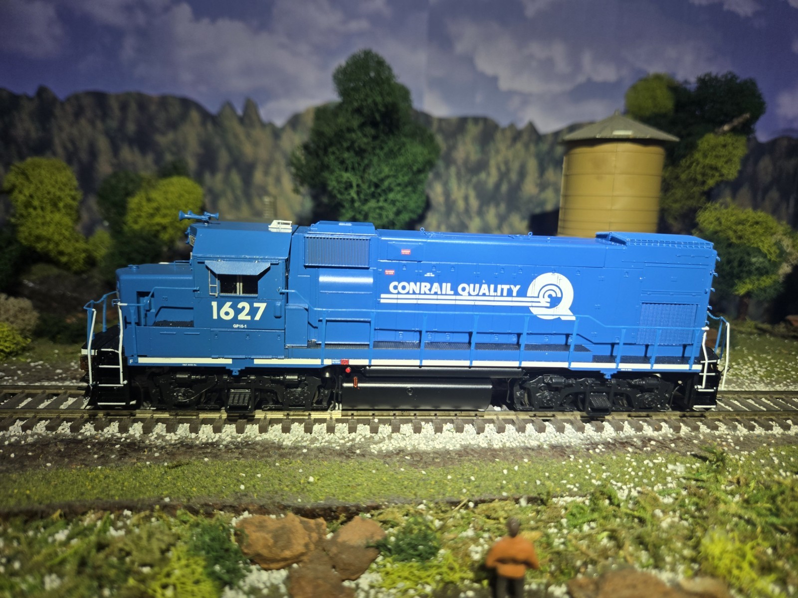 Athearn Genesis HO Scale Conrail Quality GP15-1 #1627 with DCC/Sound