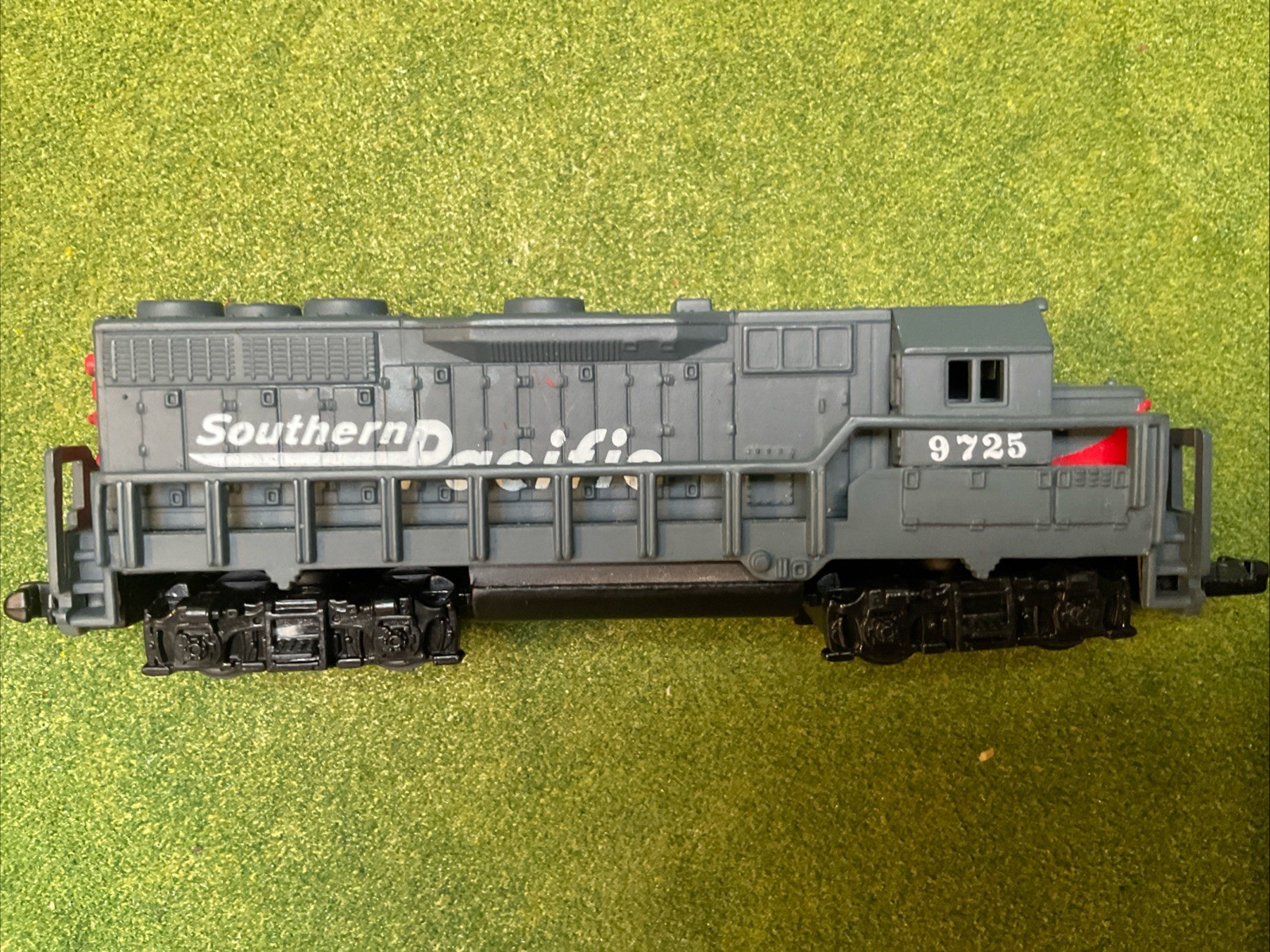 Southern Pacific SP 9725 N Scale Dummy Locomotive Train Engine 4.5” w Box
