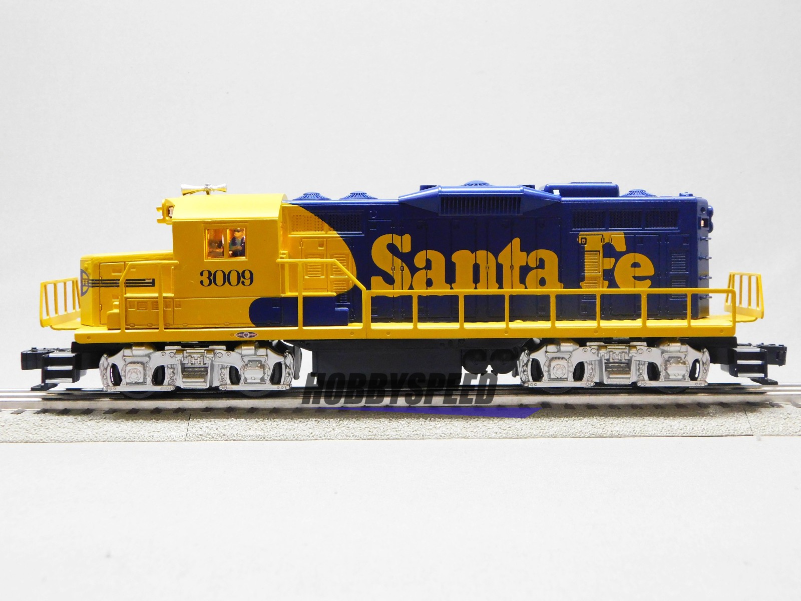 LIONEL SANTA FE LIONCHIEF PLUS 2.0 GP20 DIESEL ENGINE #3009 O GAUGE 2234140 NEW