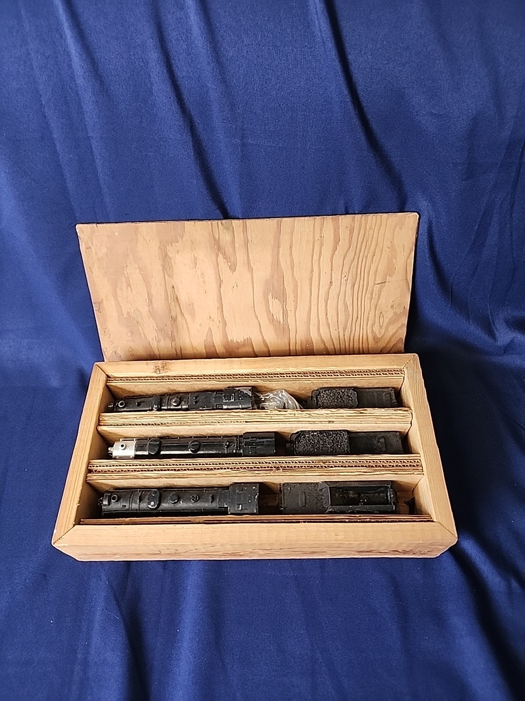Vintage Set Of Unbranded Train Heavy Metal Locomotive Looks Great Untested 7”
