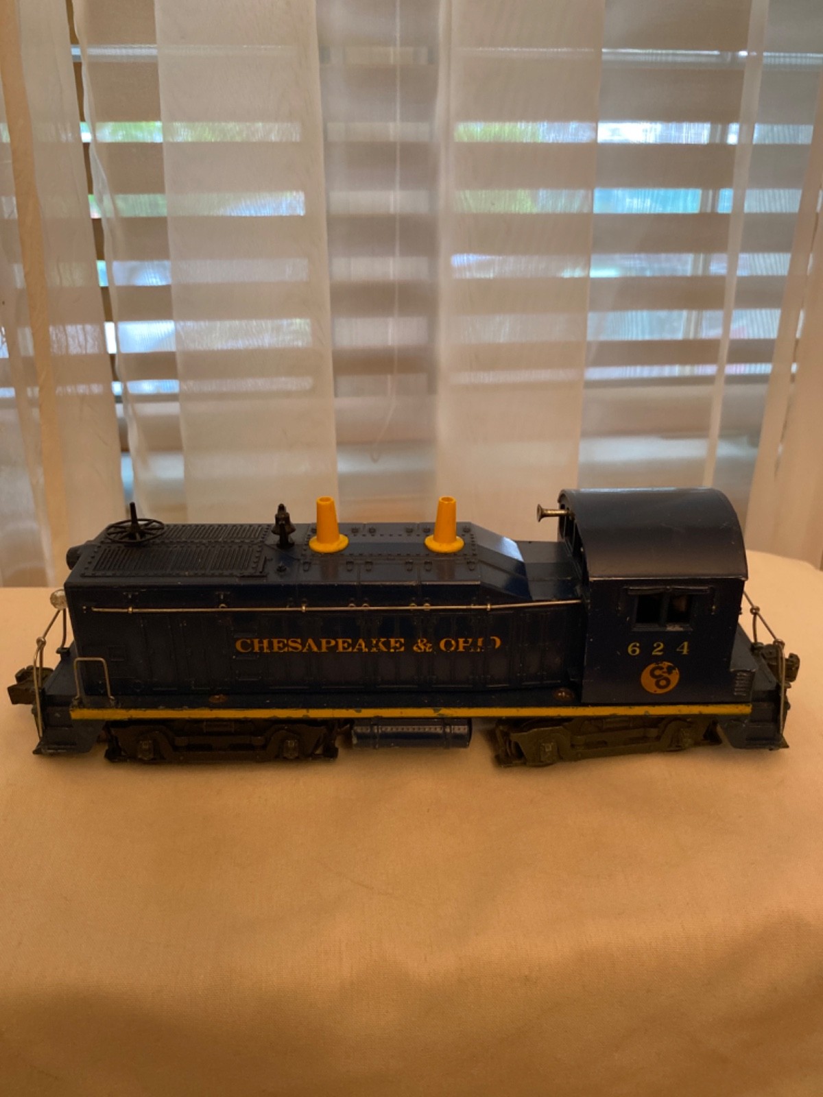 Lionel 624 Chesapeake & Ohio Diesel Switcher Loco Tested Runs Lights Nice Decals