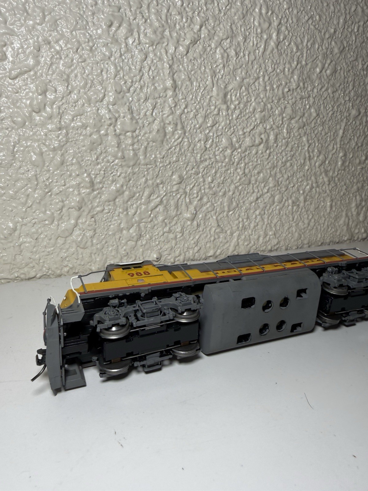 Athearn VTG HO SCALE UNION PACIFIC GP50 DIESEL LOCOMOTIVE #988 NEW OB Tested