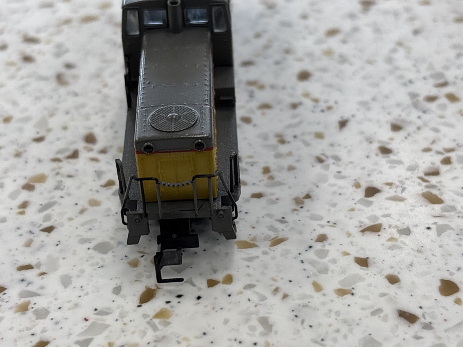Kato Union Pacific 701 Cab Switcher N-Scale Yellow And Gray
