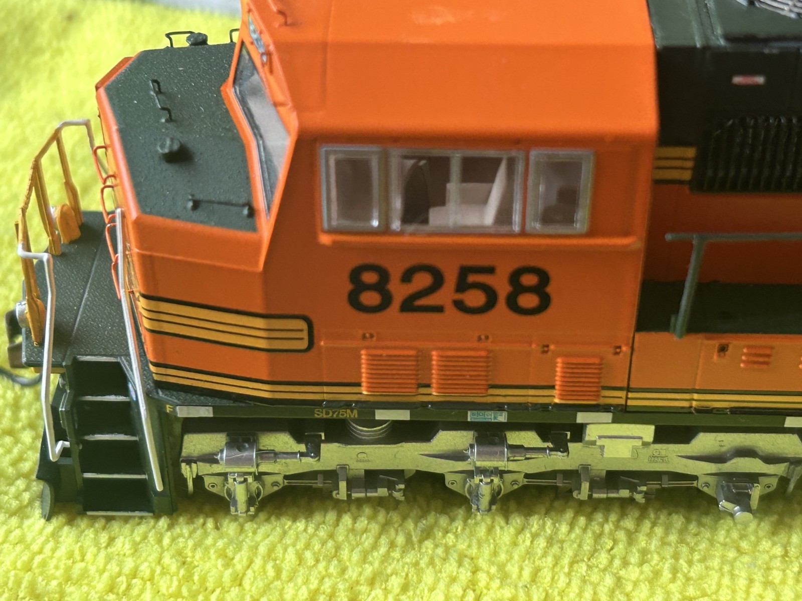 Athearn Genesis G6176 HO BNSF SD75M #8258 – LNIB / Excellent Condition