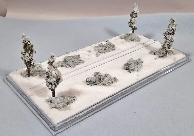 Z SCALE -SINGLE TRACK 8″ -DISPLAY CASE -“WINTER SCENE” FOR ANY Z TRAINS
