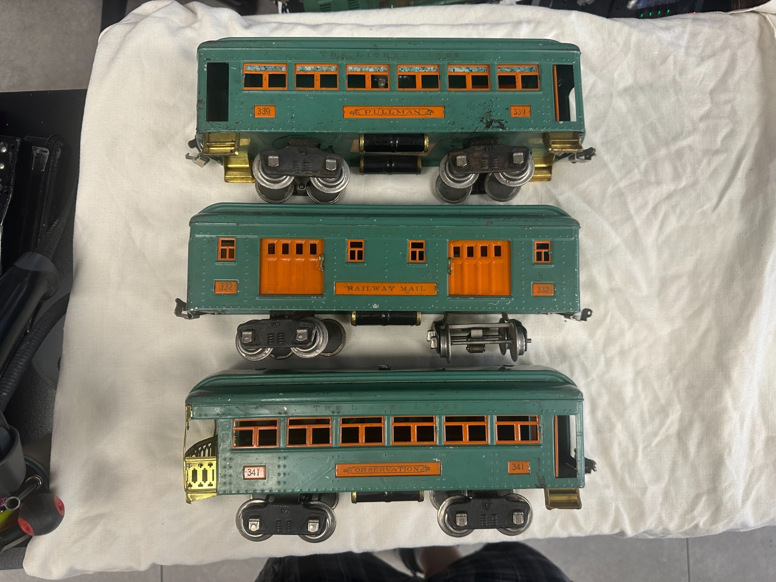 Lionel/Ives #10 Peacock and 3 Peacock Passenger Cars (339,332,341) with Boxes