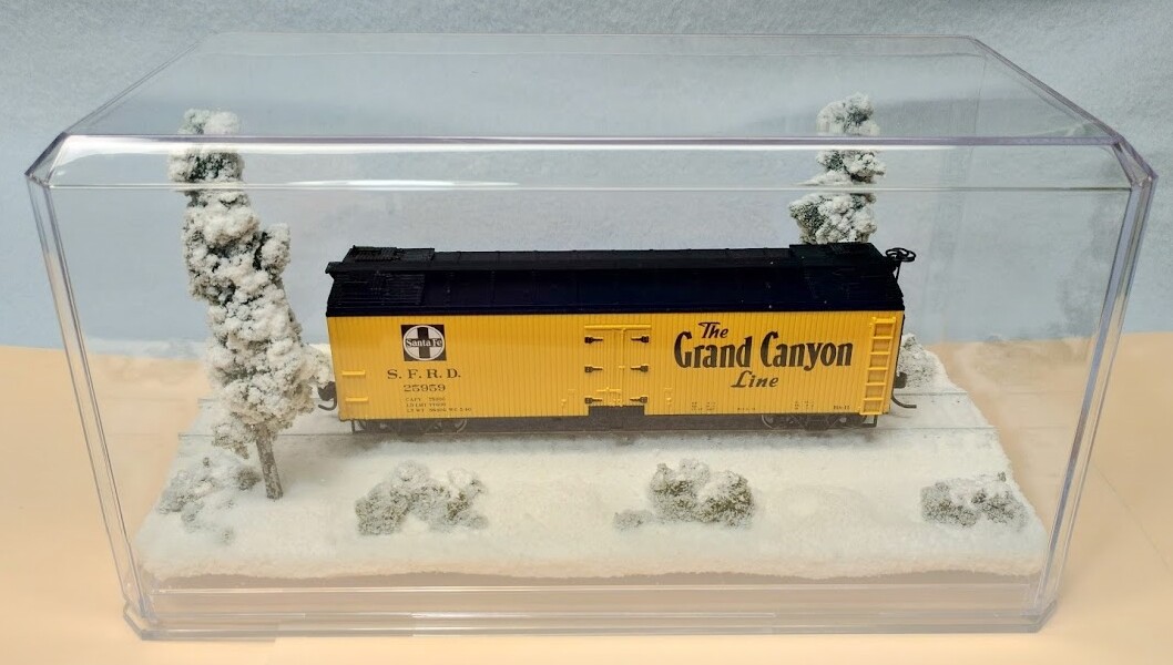 HO SCALE 9″ SINGLE TRACK DISPLAY CASE -WINTER SCENE-FOR ANY HO TRAIN