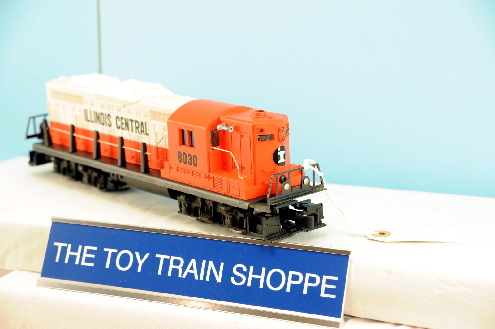 LIONEL 8030 IC ILLINOIS CENTRAL GP-9 DIESEL ENGINE (POWERED). TESTED. EXC COND.