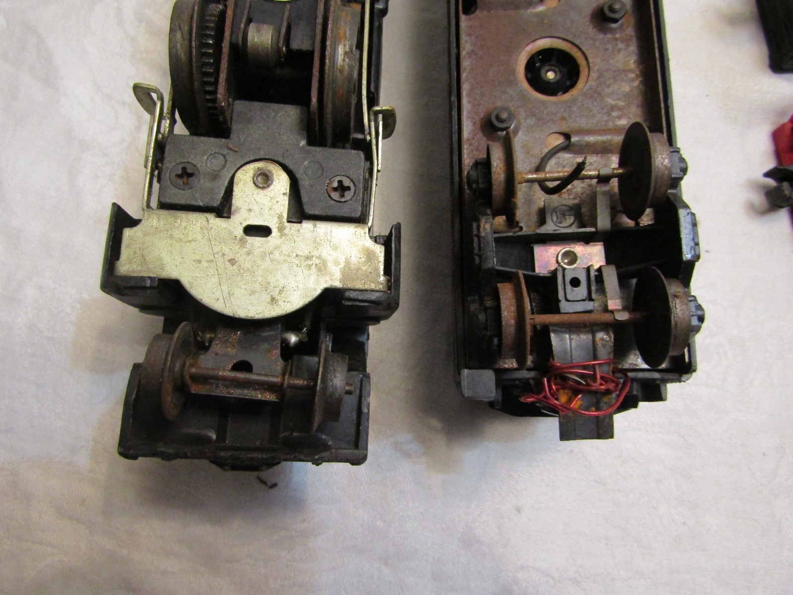 Lionel Train Steam Engine Locomotive Number 027 With Tender Caboose and Cars