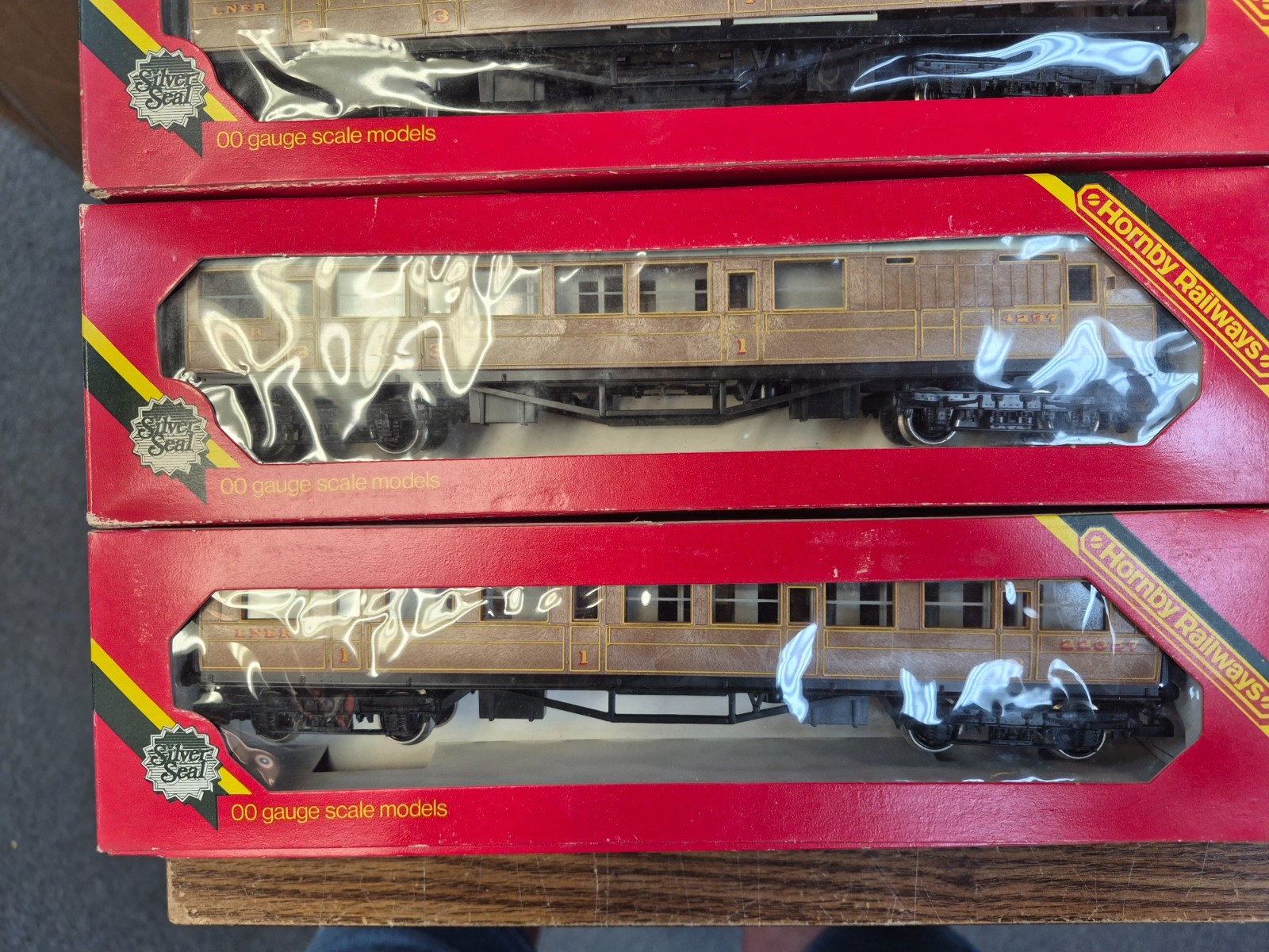 HORNBY 435(4pc),436(3pc)448 LNER TEAK PASSENGER CARS OO SCALE 1:76 PRE OWN BOXES