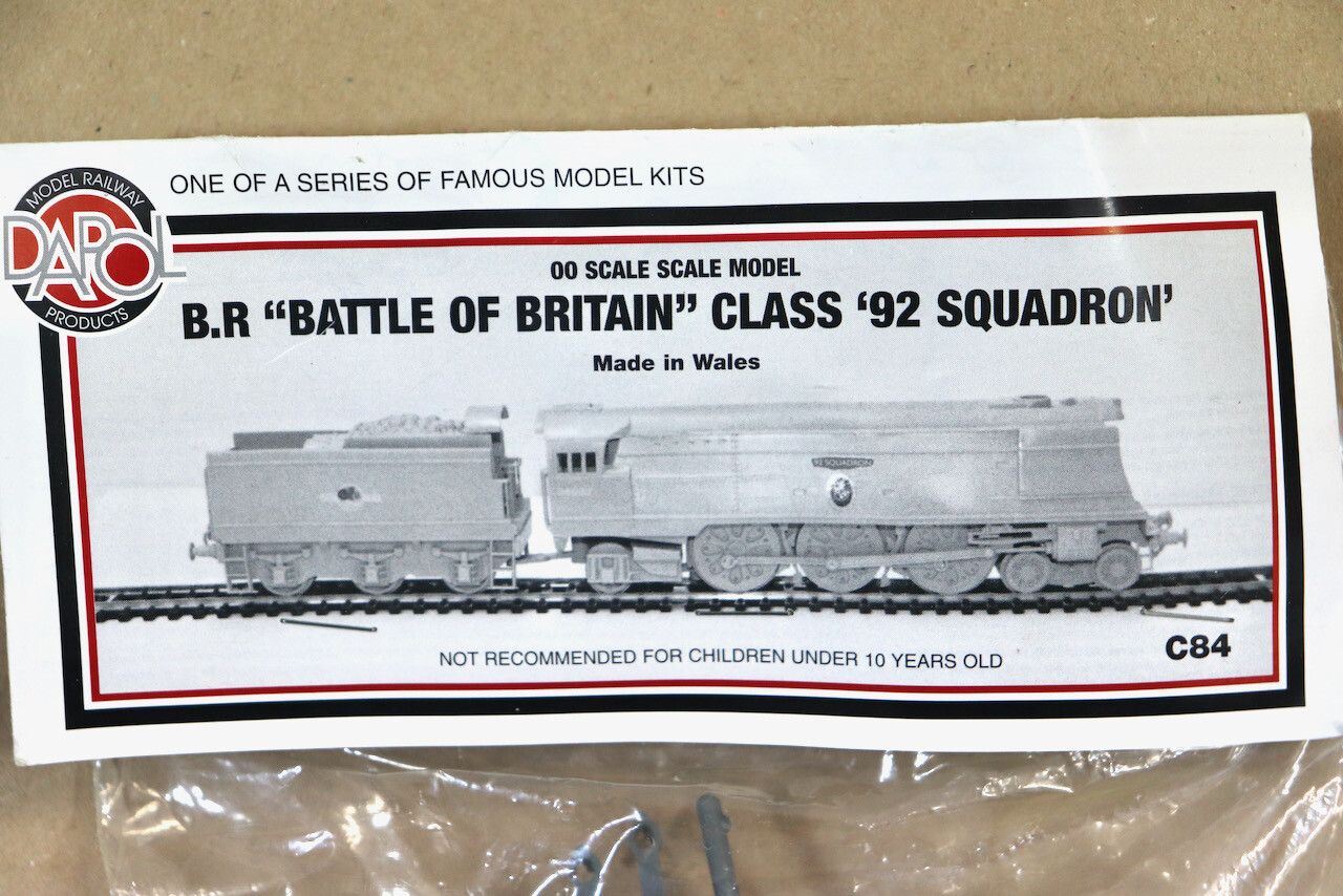 DAPOL C84 OO GAUGE SOUTHERN BR 4-6-2 BATTLE of BRITAIN LOCOMOTIVE 92 SQUADRON nz