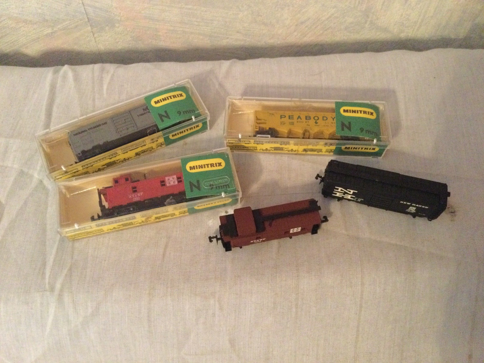 5 Minitrix passanger train N Gauge Cars