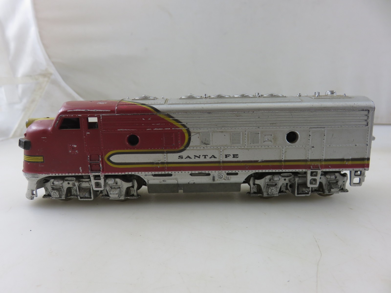 Bachmann Tyco Others Santa Fe Diesel Locomotive Engine 4pc Set FOR PARTS/REPAIRS
