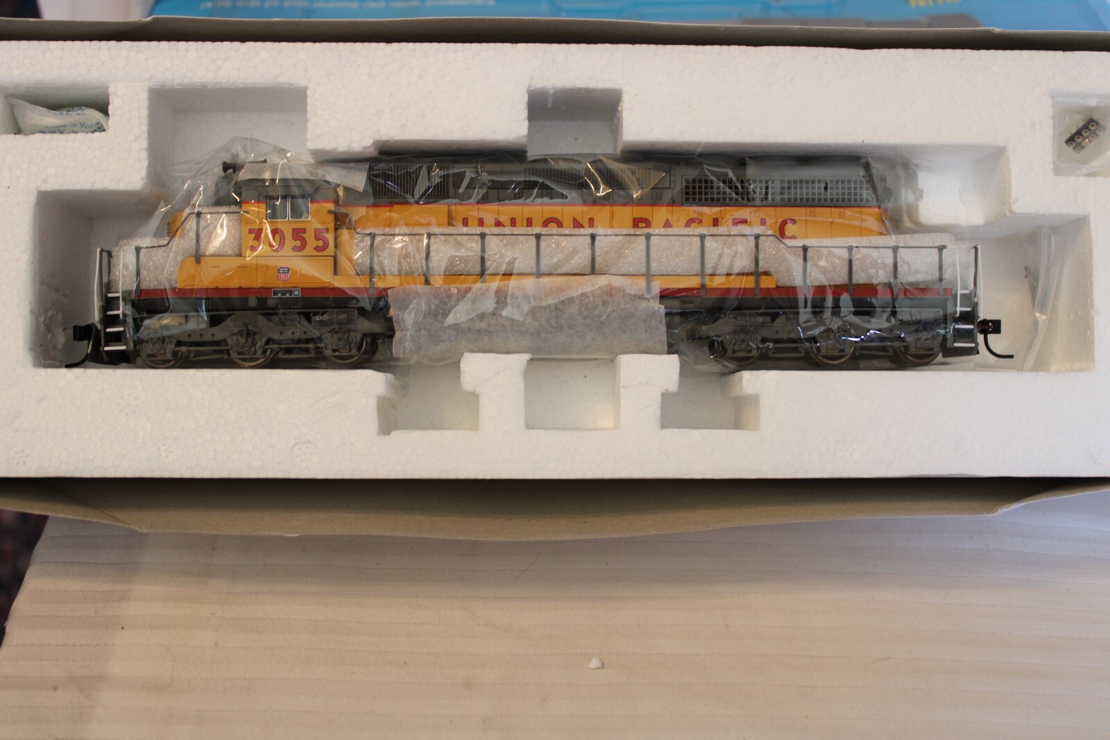 HO Scale BLI, EMD SD40-2 Diesel Locomotive, Union Pacific, Yellow #3055 Sound
