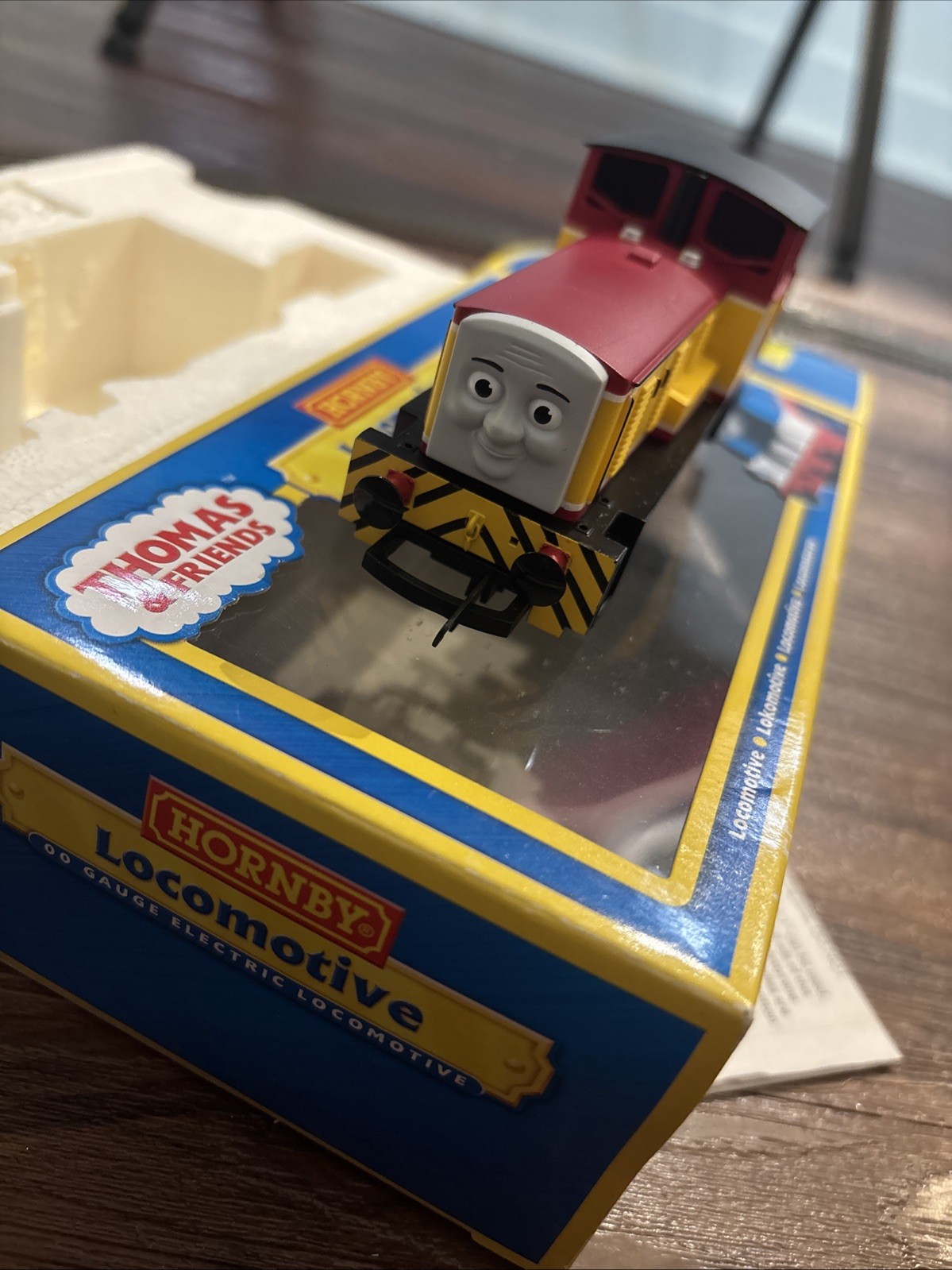 Hornby Thomas & Friends OO / HO Gauge Locomotive Dart R9683 MINT Condition