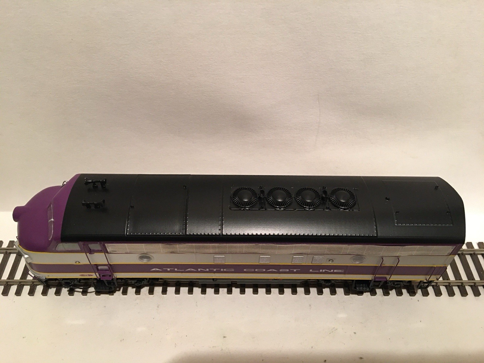 HO Intermountain Atlantic Coast Line EMD FP7 Diesel Locomotive ACL #890